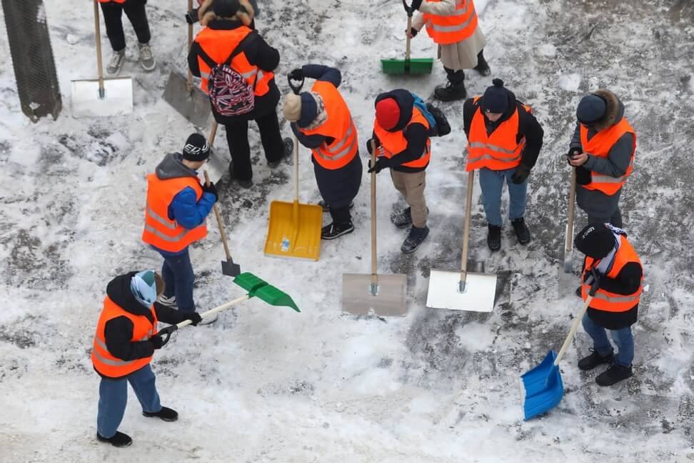 В Петербурге стартовал второй этап перехода на новую систему уборки дворов