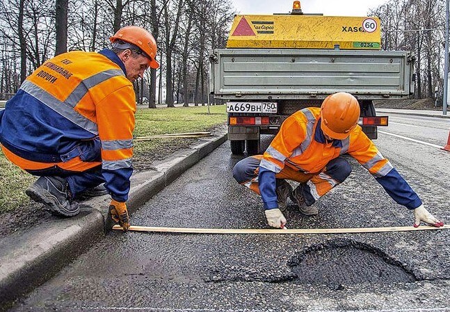В Ярославле утвердили порядок выдачи субсидий на ямочный ремонт дворов