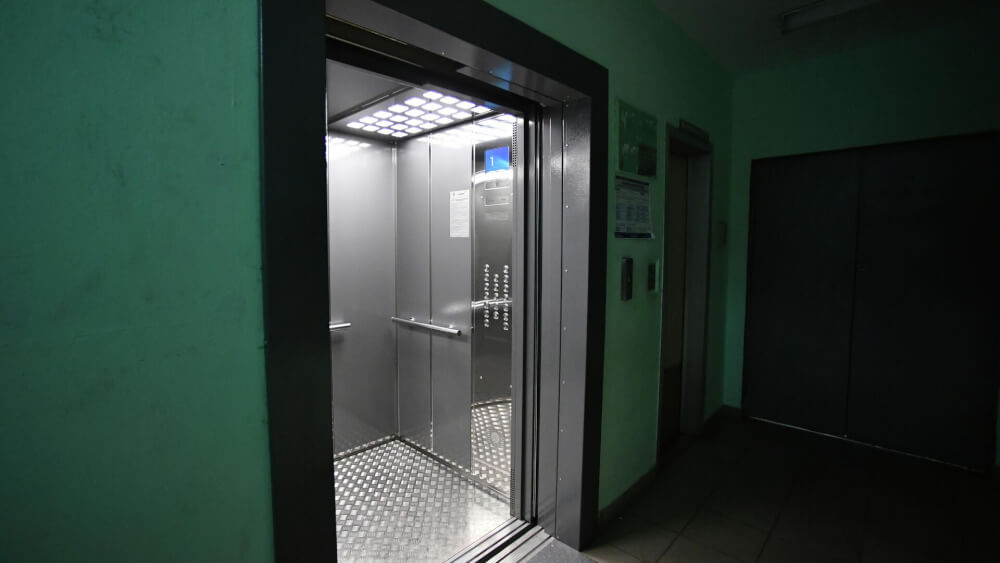Щербинский завод запустил серийное производство лифтов для высоток