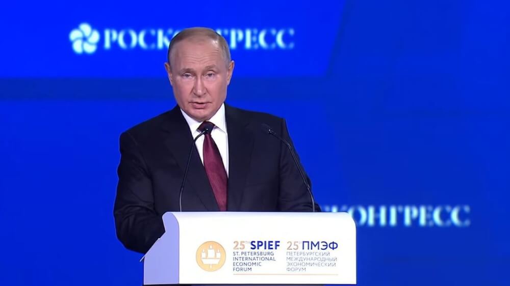 Путин предложил запустить комплексную программу модернизации ЖКХ в России