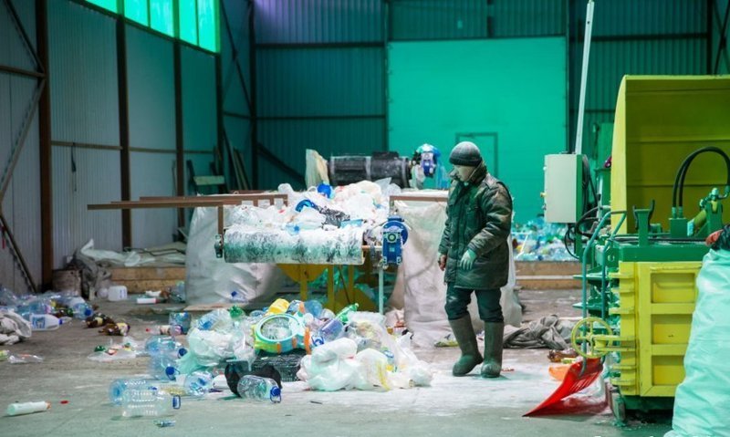 Бизнесмен из Екатеринбурга научился гнать нефть из мусора 
